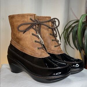 JBU by Jambu Caramel and black zip-side wedge duck boot -8.5 new